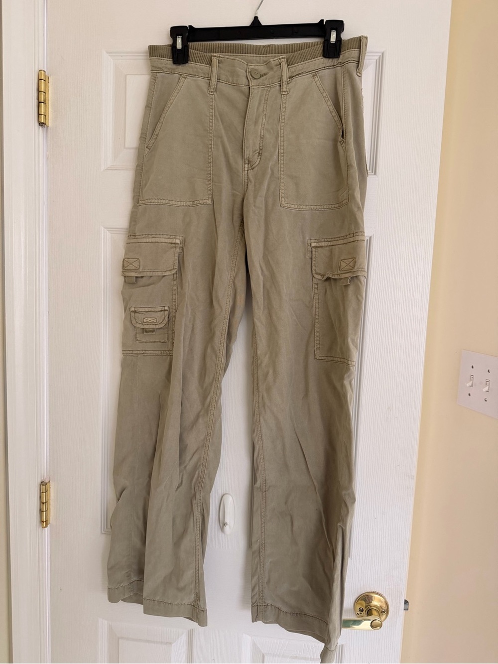 Women’s Cargo Pants in Light Khaki